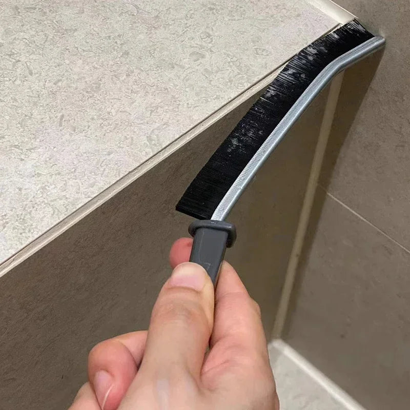 Narrow-Gap Cleaning Brushes